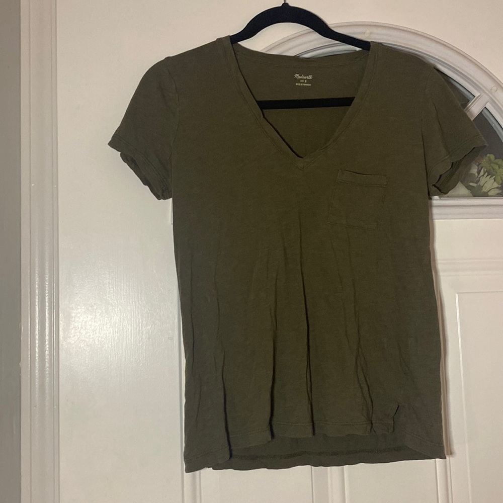 madewell olive  T shirt in great condition!
